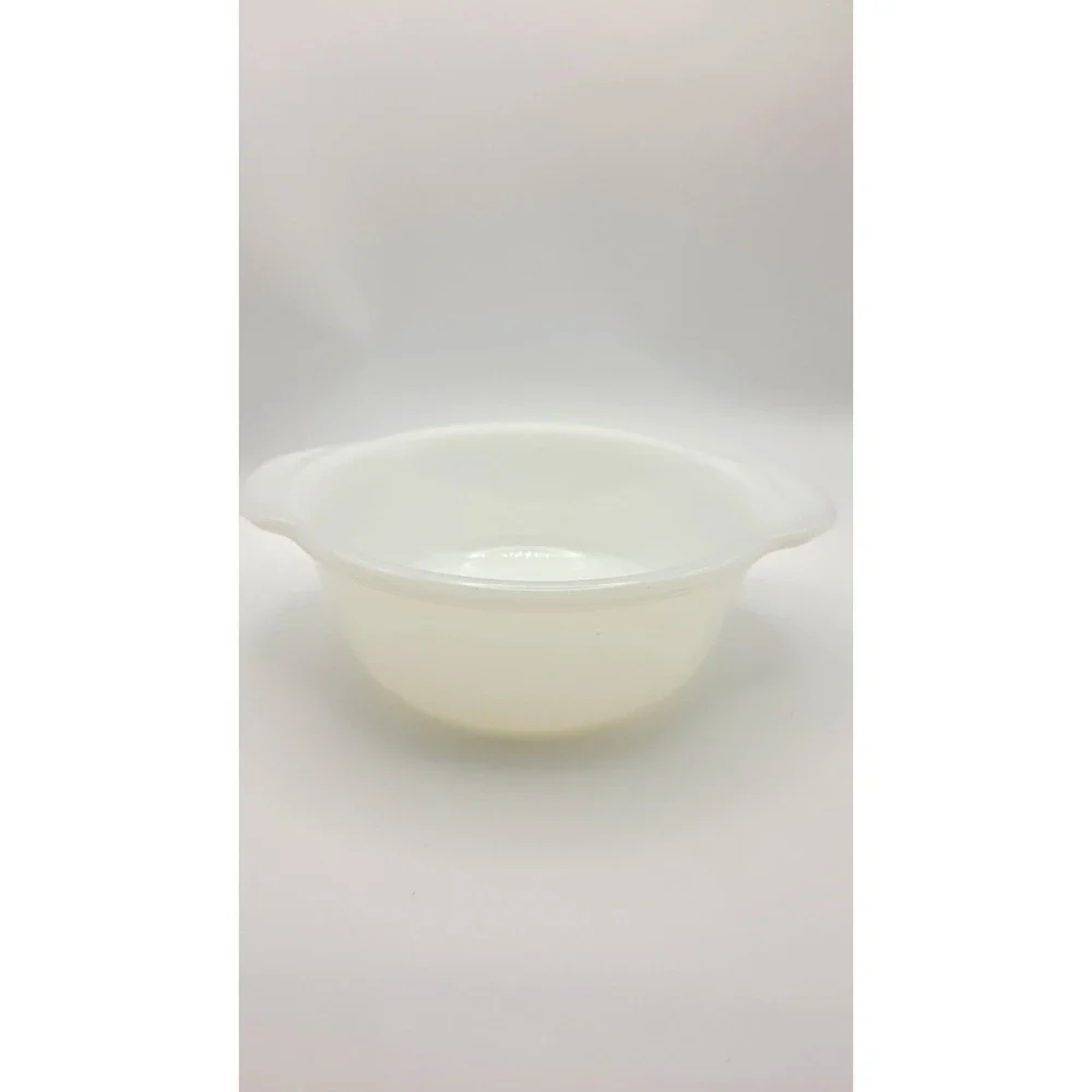 vintage anchor hocking fire king 1pt milk glass small cassrole dish